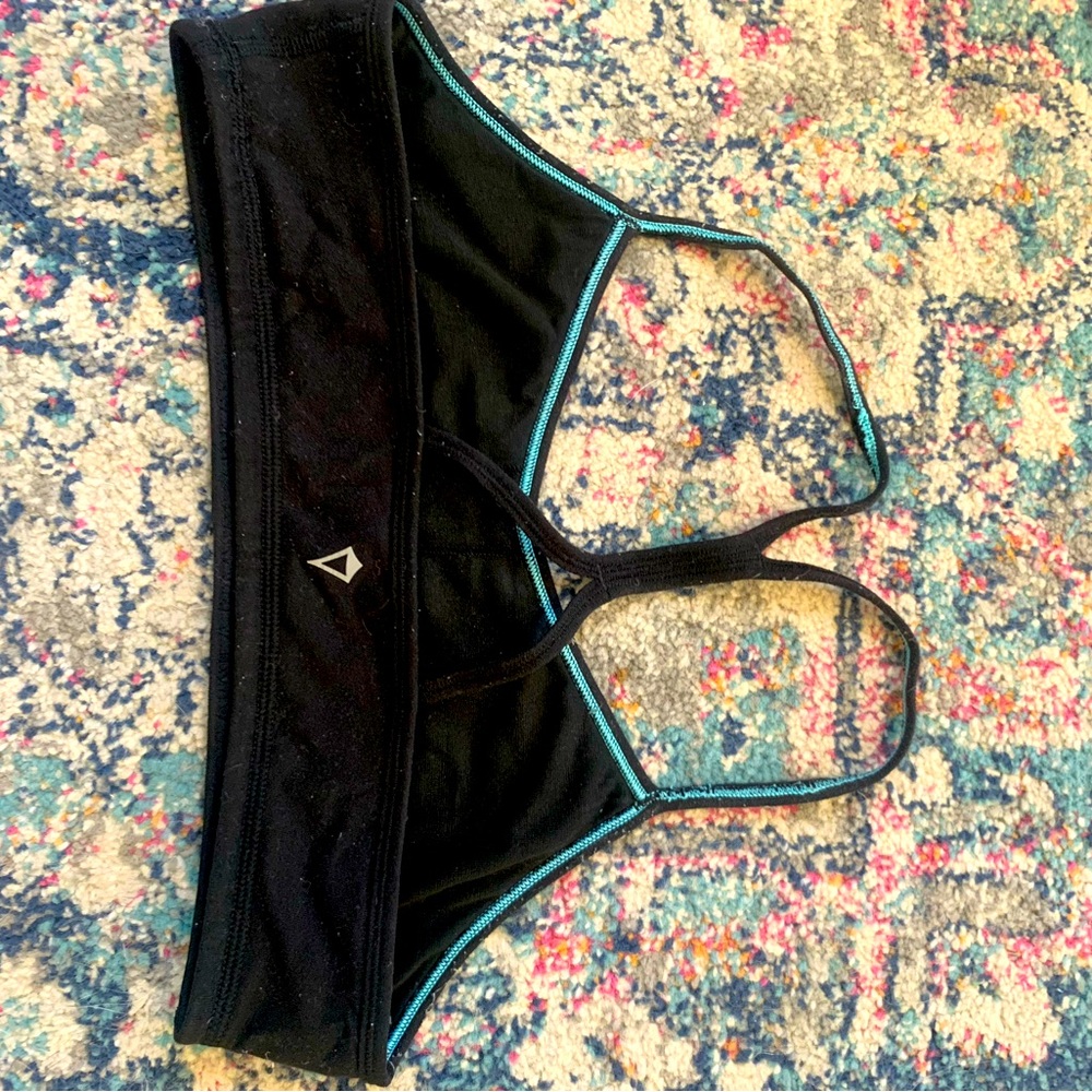 Ivivva black bra